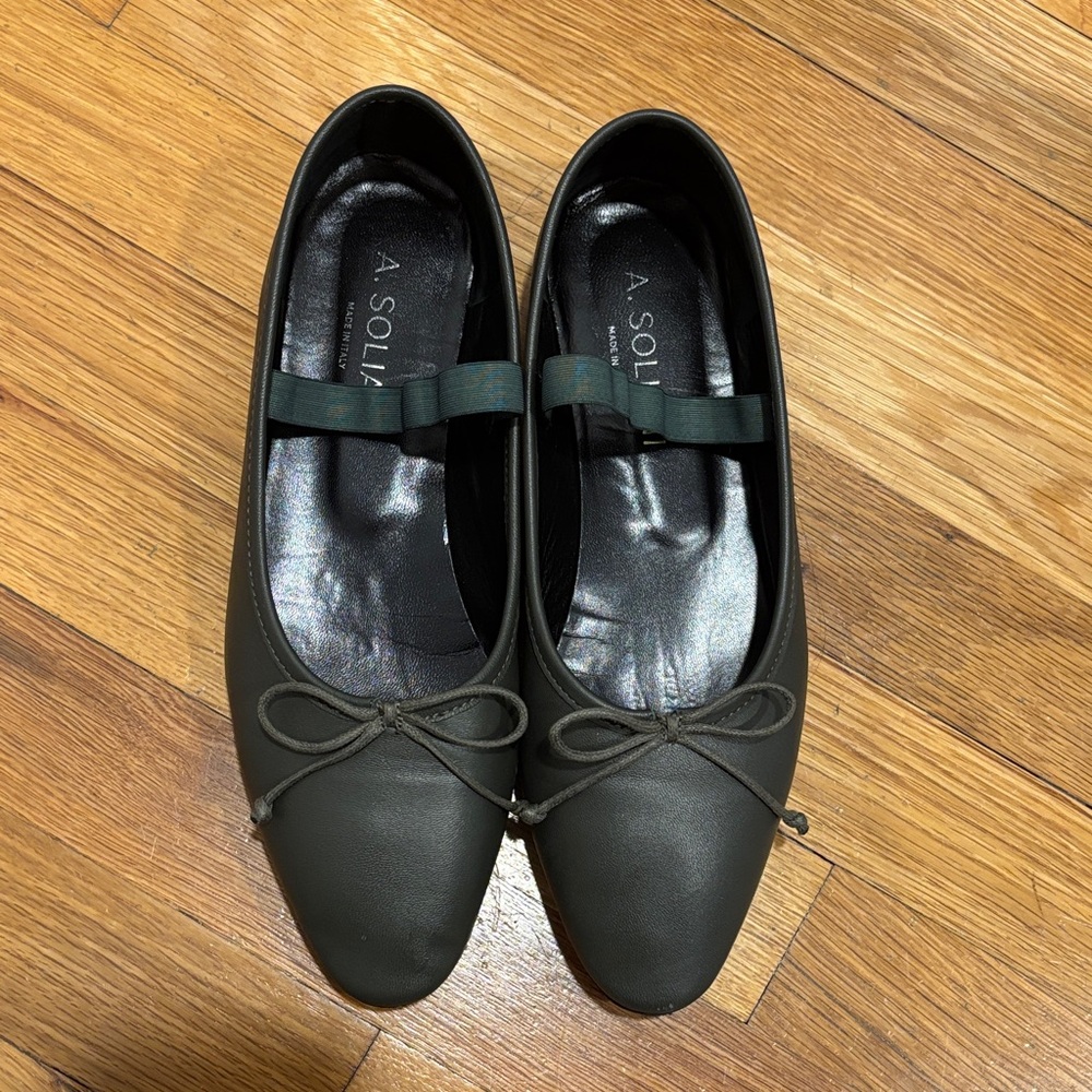 A. Soliani como strap olive green 38 flats tapped and soled worn once - Picture 2 of 5